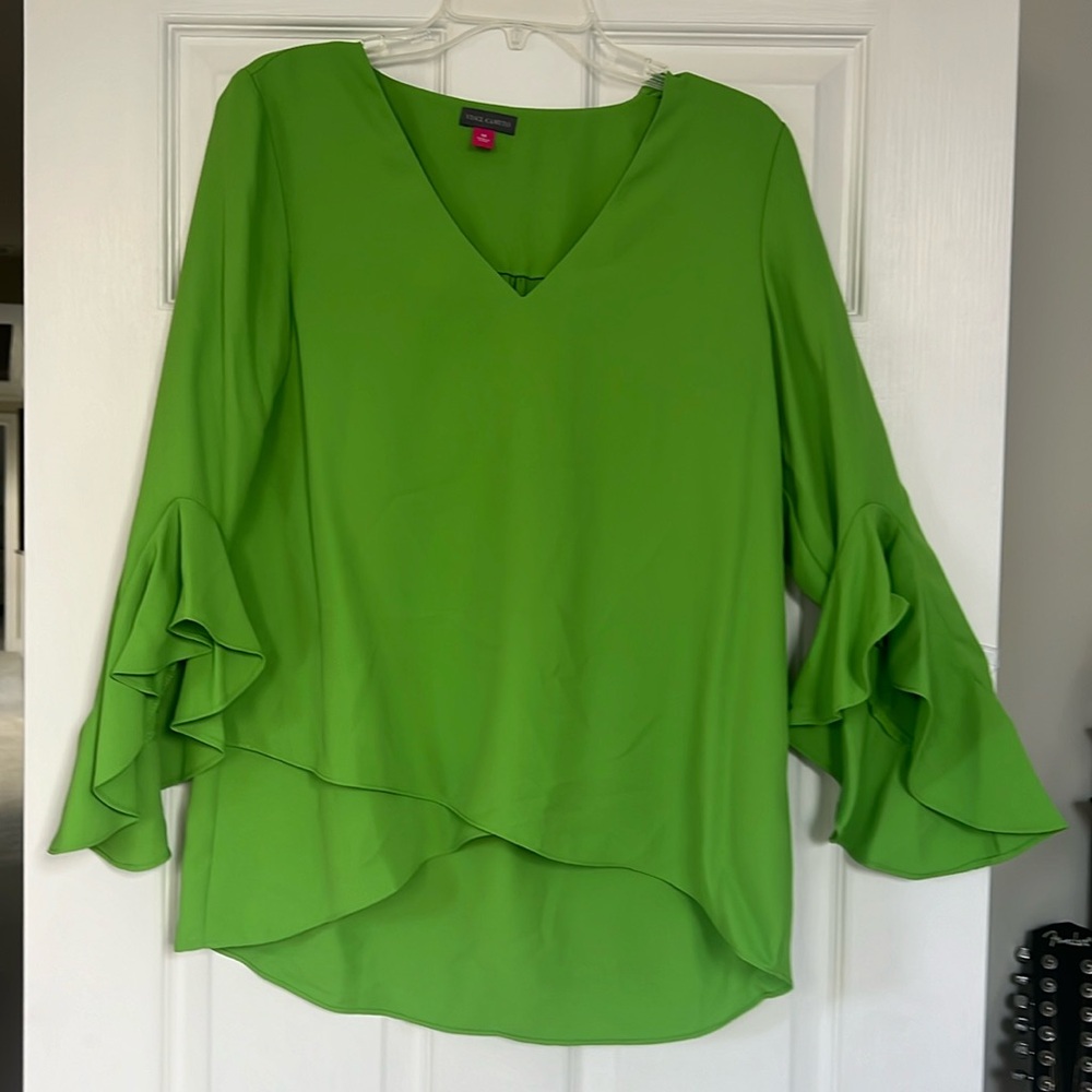 Like new! Vince Camuto medium green blouse